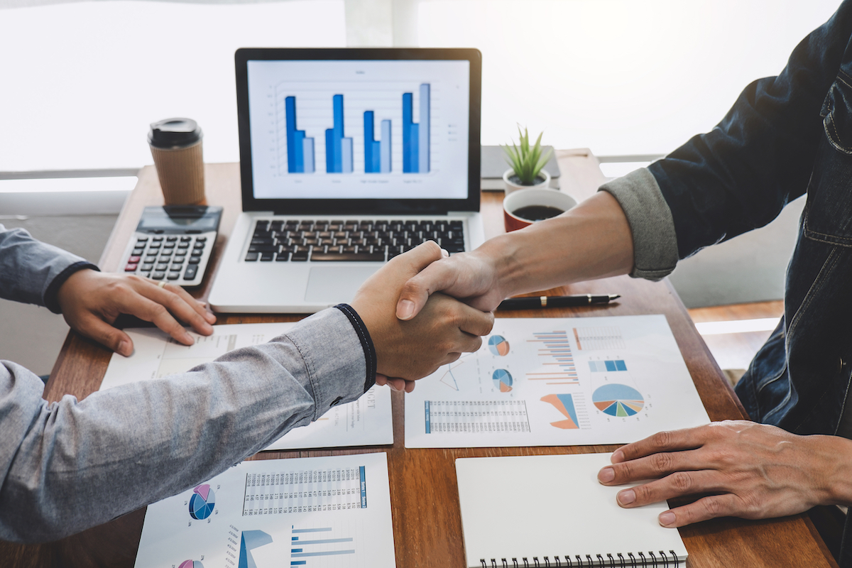 A Cush Insurance advisor working with a client